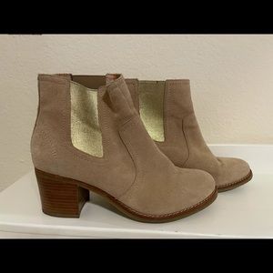 Sperry ladies boots with gold elastic stretch, size 8.5